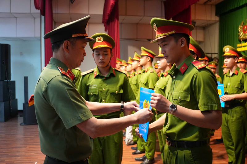 Công an TP Hồ Chí Minh trao quyết định xuất ngũ cho 1.032 hạ sĩ quan, chiến sĩ nghĩa vụ  -0