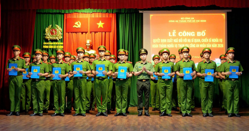 Công an TP Hồ Chí Minh trao quyết định xuất ngũ cho 1.032 hạ sĩ quan, chiến sĩ nghĩa vụ  -2