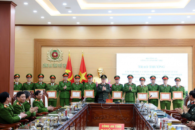 Tạm giữ hình sự đối tượng xịt hơi cay, dùng dao tấn công người phụ nữ -0