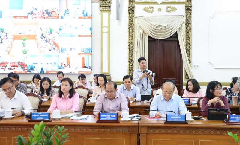 TP Hồ Chí Minh: Người dân vui Xuân đón Tết, tin tưởng vào định hướng phát triển của thành phố -2