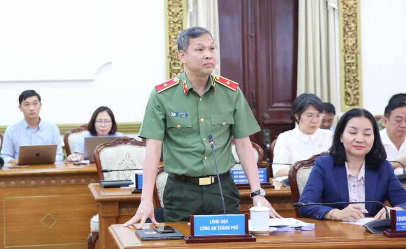 TP Hồ Chí Minh: Người dân vui Xuân đón Tết, tin tưởng vào định hướng phát triển của thành phố -5