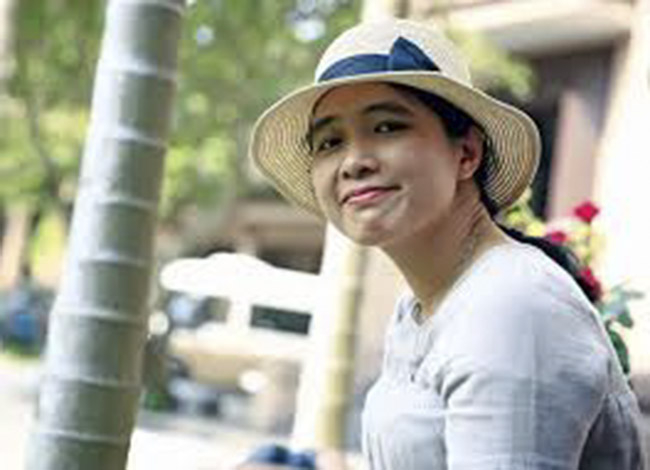 Nhà thơ Ly Hoàng Ly - cấu trúc mới của siêu thực hiện sinh -1