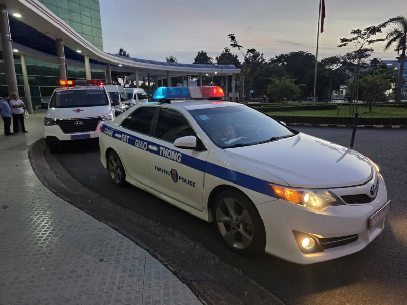 Những chuyến xe giành giật sự sống giữa đời thường -0