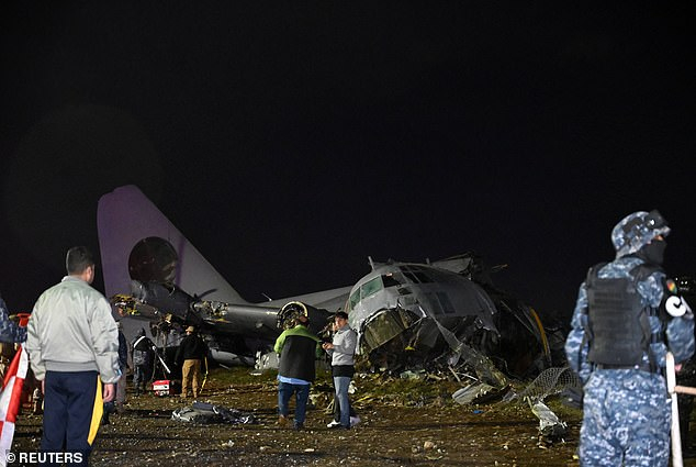 Máy bay quân sự rơi tại Bolivia khiến 15 người thiệt mạng -0