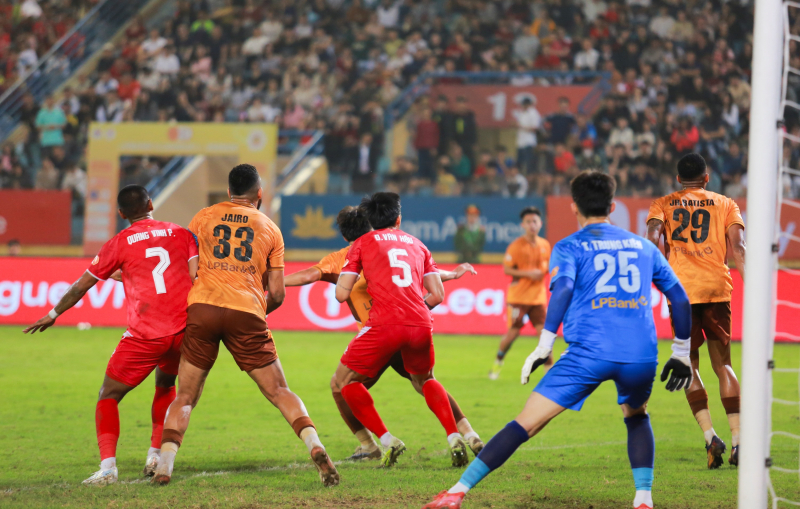 CLB Bóng đá Công an Hà Nội ngược dòng ấn tượng tại vòng 14 V.League 2025/26 -1