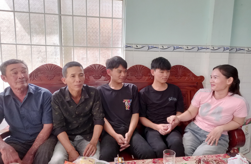 Anh em song sinh tình nguyện nhập ngũ nghĩa vụ trong Công an nhân dân -0