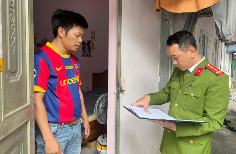 07 cong an van don ra soat dan cu.jpg -1