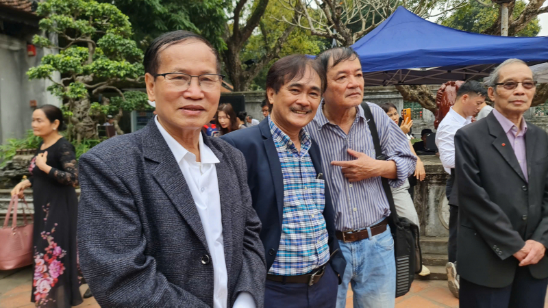 “Ngày thơ Hà Nội” diễn ra sôi động tại Văn Miếu - Quốc Tử Giám -0