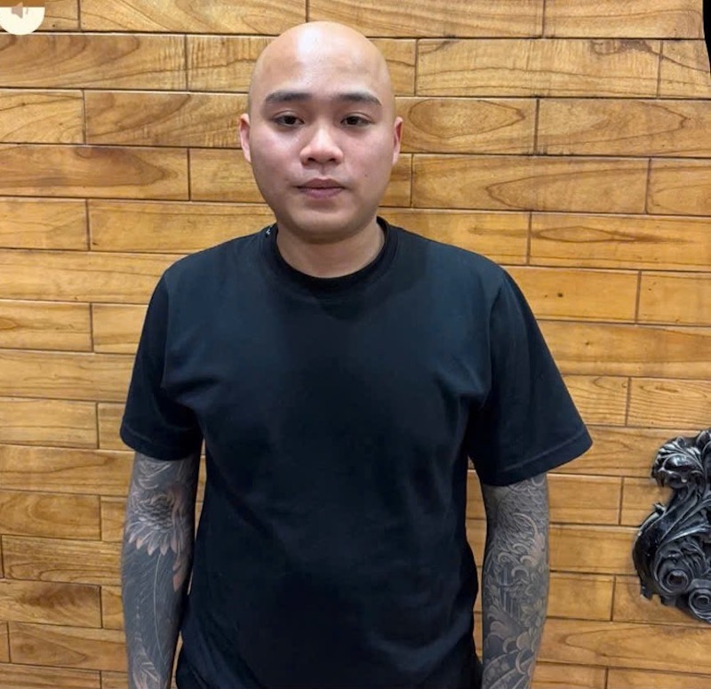 Vận động đối tượng bắt giữ người trái pháp luật ra đầu thú -0