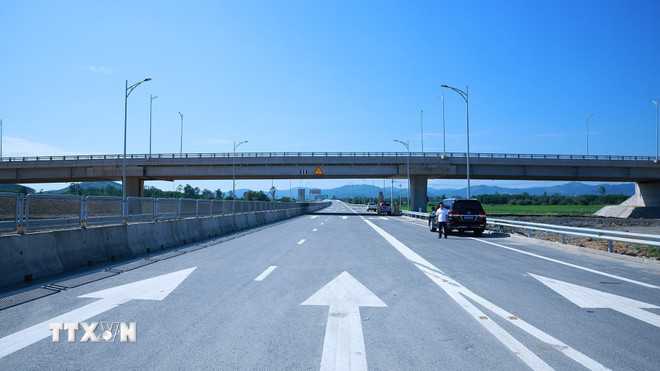 Thủ tướng Phạm Minh Chính kiểm tra các dự án giao thông tại khu vực miền Trung -1