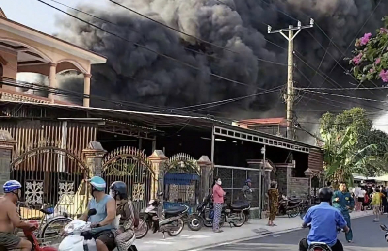 Kho nệm cũ không phép rộng 800m2 tái cháy sau nhiều giờ dập lửa -0