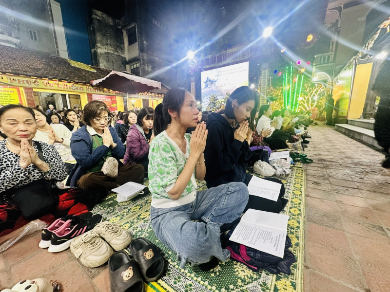 Hàng vạn người dân tham gia lễ cầu an tại chùa Phúc Khánh -0