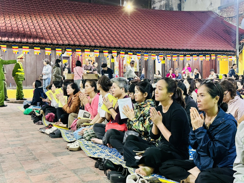 Hàng vạn người dân tham gia lễ cầu an tại chùa Phúc Khánh -0