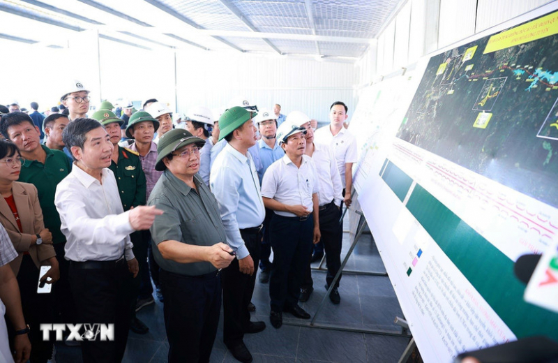 Thủ tướng kiểm tra các tuyến đường bộ cao tốc và kết quả Chiến dịch Quang Trung -0