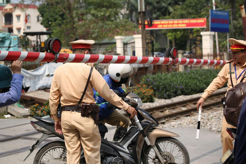 Xử lý phạt 20 trường hợp vi phạm quy định bảo đảm trật tự, an toàn giao thông đường sắt khi qua đường ngang -0