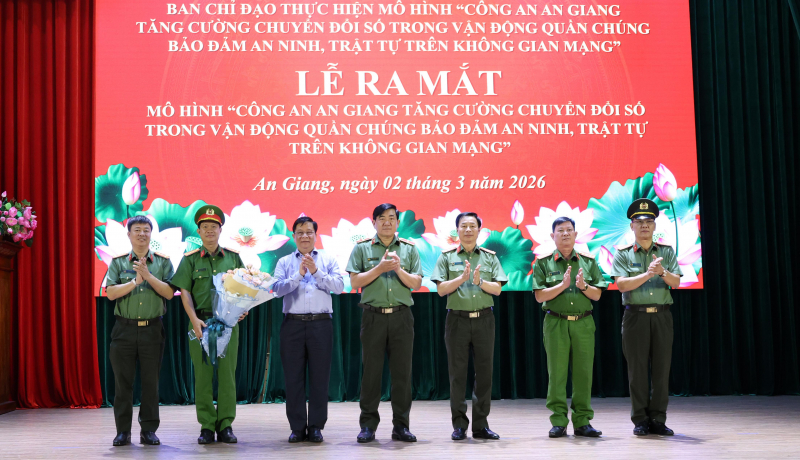 Ra mắt mô hình “Công an An Giang tăng cường chuyển đổi số trong vận động quần chúng bảo đảm ANTT trên không gian mạng” -0