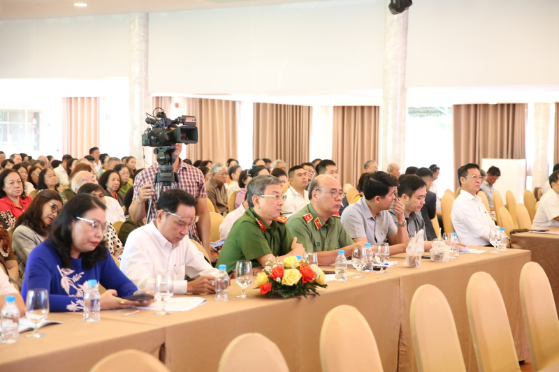 Thứ trưởng Lê Quốc Hùng và các ứng cử viên đại biểu Quốc hội tiếp xúc cử tri tại TP Hồ Chí Minh -1