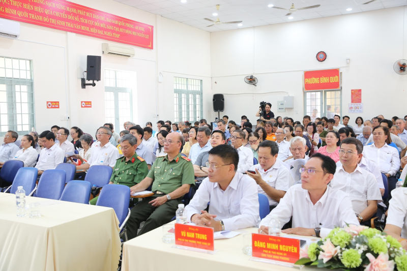 Thứ trưởng Lê Quốc Hùng và các ứng cử viên đại biểu Quốc hội tiếp xúc cử tri tại TP Hồ Chí Minh -0