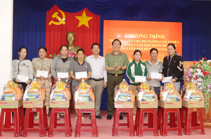 Giám đốc Công an tỉnh Cà Mau được giới thiệu ứng cử Đại biểu Quốc hội khóa XVI -0