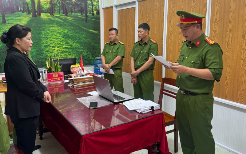 Khởi tố, bắt tạm giam nguyên Hiệu trưởng lập khống hồ sơ rút gần 500 triệu đồng -0