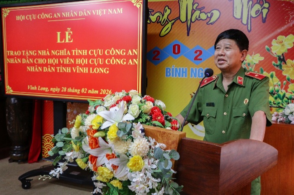 Hội Cựu Công an nhân dân Việt Nam hỗ trợ 1,8 tỷ đồng xây nhà nghĩa tình tại Vĩnh Long -0