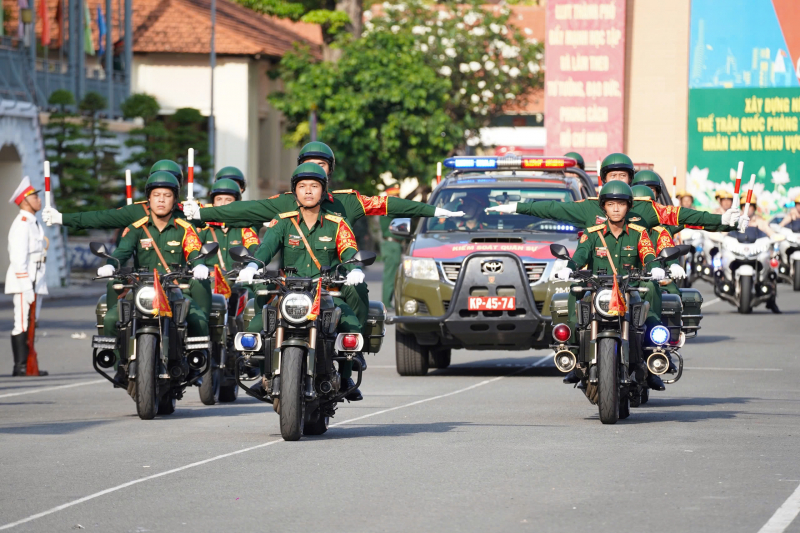 Các lực lượng vũ trang TP Hồ Chí Minh ra quân huấn luyện năm 2026  -1