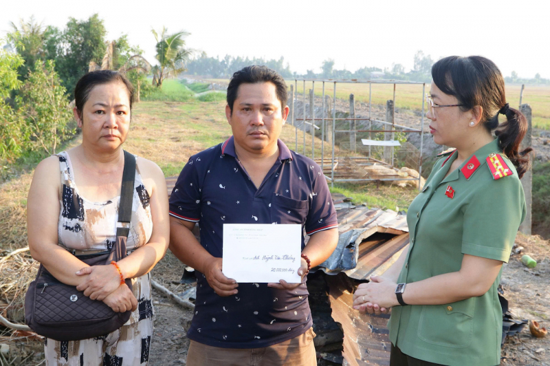 Nữ Phó Giám đốc Công an Đất sen hồng được giới thiệu ứng cử đại biểu Quốc hội khóa XVI -0