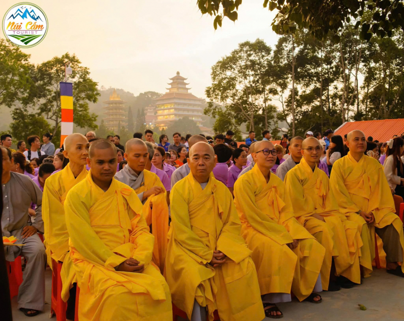Hẹn nhau trên “nóc nhà miền Tây” -0