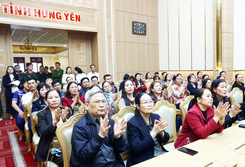 Bộ trưởng Lương Tam Quang tiếp xúc xử tri tại Đơn vị bầu cử số 3, tỉnh Hưng Yên -2