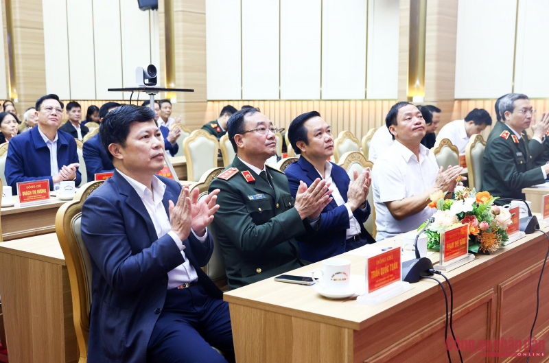 Bộ trưởng Lương Tam Quang tiếp xúc xử tri tại Đơn vị bầu cử số 3, tỉnh Hưng Yên -0