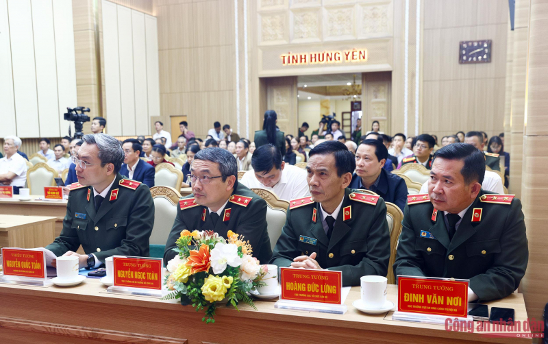 Bộ trưởng Lương Tam Quang tiếp xúc xử tri tại Đơn vị bầu cử số 3, tỉnh Hưng Yên -1