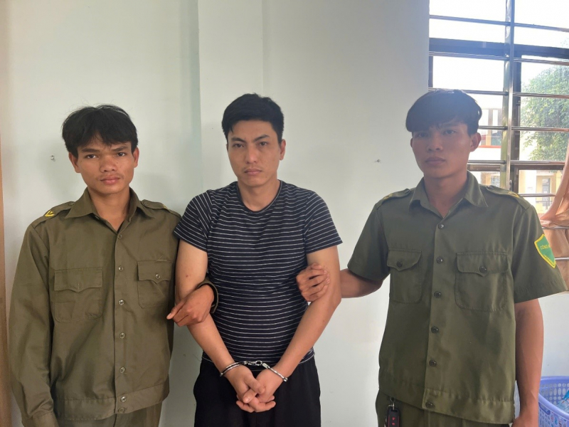 Bắt đối tượng dùng hung khí tấn công cha mẹ vợ cũ -0