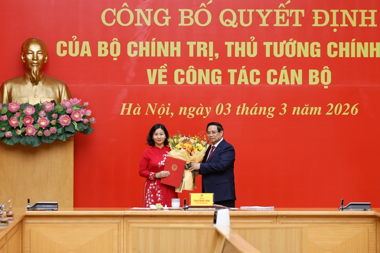 Thủ tướng trao quyết định chỉ định Phó Bí thư Đảng ủy Chính phủ và bổ nhiệm lãnh đạo 4 bộ, cơ quan ngang Bộ -0