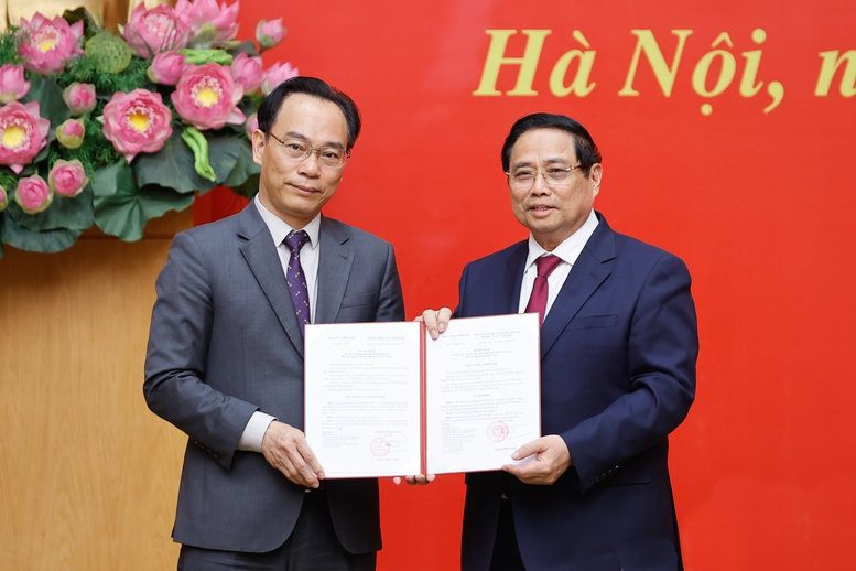 Thủ tướng trao quyết định chỉ định Phó Bí thư Đảng ủy Chính phủ và bổ nhiệm lãnh đạo 4 bộ, cơ quan ngang Bộ -0