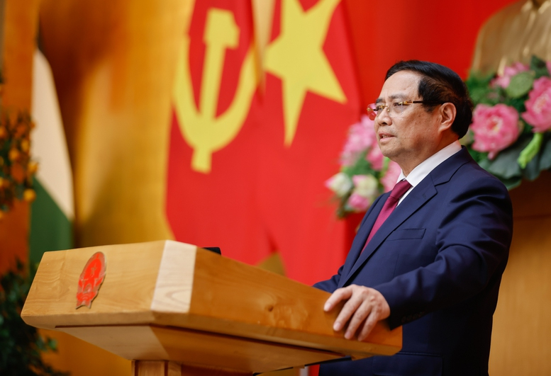 Thủ tướng trao quyết định chỉ định Phó Bí thư Đảng ủy Chính phủ và bổ nhiệm lãnh đạo 4 bộ, cơ quan ngang Bộ -0