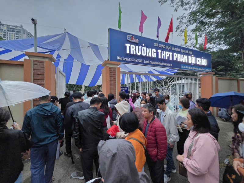 Hà Nội chấn chỉnh tình trạng trường tư thu phí ghi danh vào lớp 10 -0