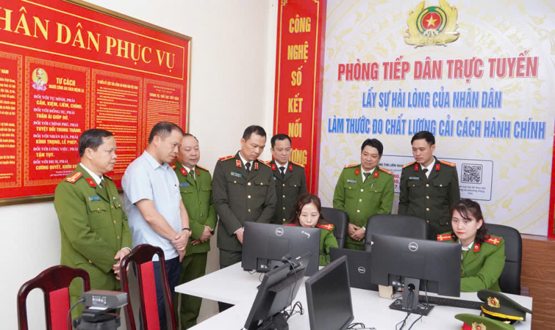 Công an xã rà soát chặt chẽ danh sách cử tri, sẵn sàng cho ngày bầu cử -0