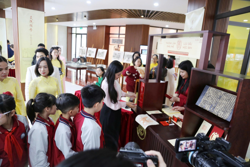 Nô nức thưởng lãm châu phê của hoàng đế triều Nguyễn -0