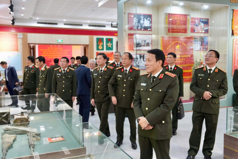 Bộ trưởng Lương Tam Quang làm việc với Công an tỉnh Quảng Ninh -0