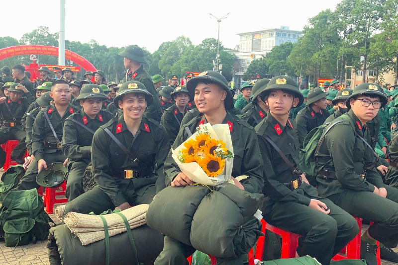 Đắk Lắk gần 5.500 thanh niên ưu tú hăng hái lên đường nhập ngũ -0