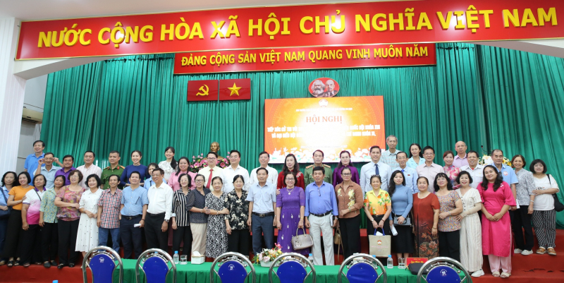 Nhiều ý kiến cử tri gửi gắm tới Thứ trưởng Lê Quốc Hùng - ứng cử viên đại biểu Quốc hội -0