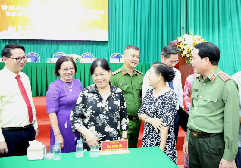 Nhiều ý kiến cử tri gửi gắm tới Thứ trưởng Lê Quốc Hùng - ứng cử viên đại biểu Quốc hội -1