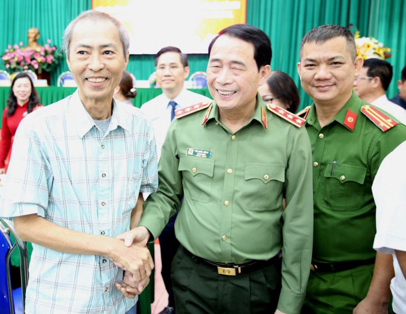 Nhiều ý kiến cử tri gửi gắm tới Thứ trưởng Lê Quốc Hùng - ứng cử viên đại biểu Quốc hội -2