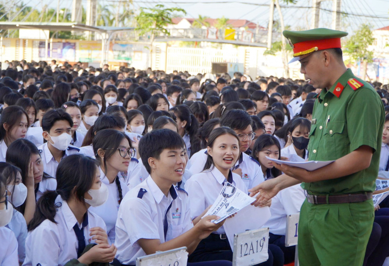 Công an Cà Mau đa dạng hóa các hình thức tuyên truyền pháp luật -0
