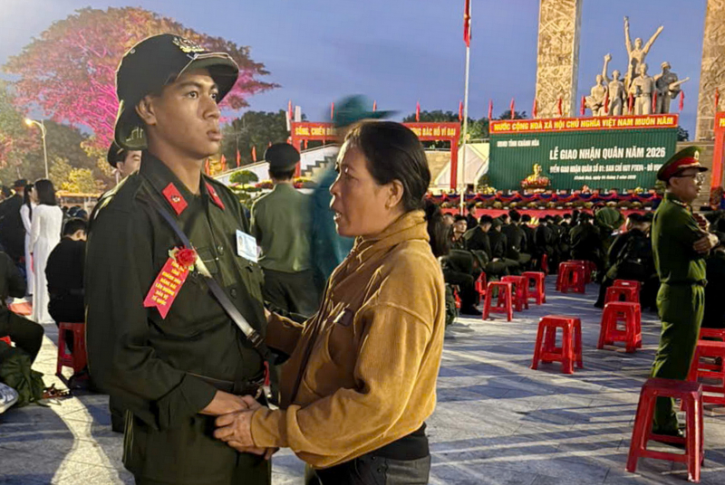 Gần 3.600 thanh niên Khánh Hòa lên đường nhập ngũ -0