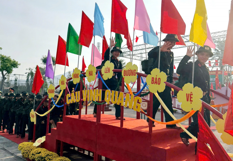 Gần 3.600 thanh niên Khánh Hòa lên đường nhập ngũ -0