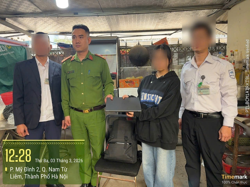 Nhanh chóng hỗ trợ người dân tìm lại tài sản bỏ quên trên xe taxi -0