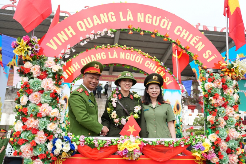 Lâm Đồng: Hơn 4.600 tân binh hăng hái lên đường nhập ngũ -0