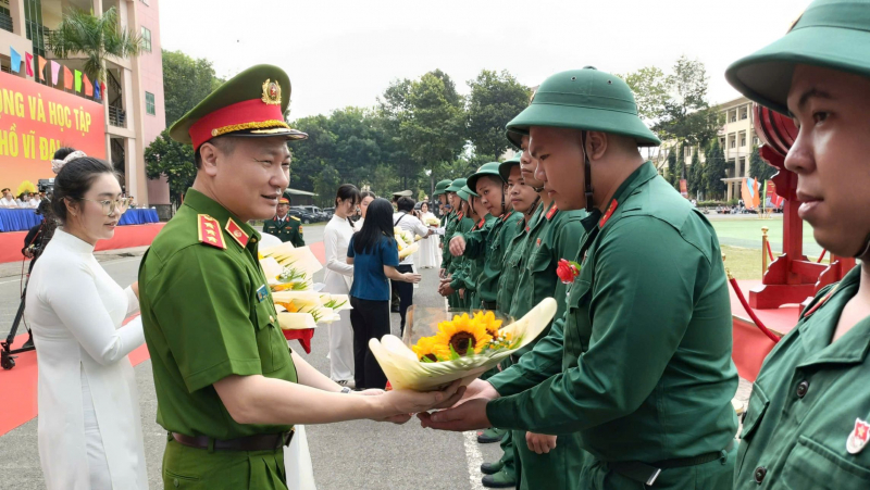 Chủ tịch Quốc hội Trần Thanh Mẫn dự lễ giao nhận quân điểm 2026 ở TP Hồ Chí Minh -0