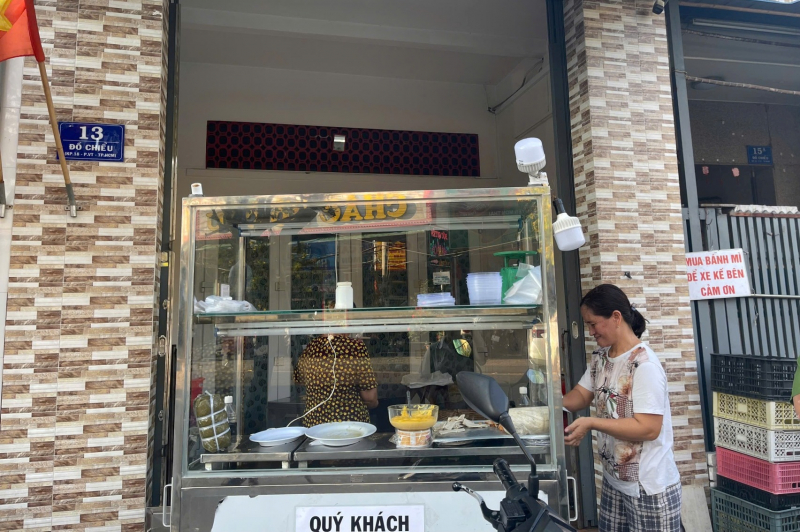 Phát hiện thêm nhiều số ca ngộ độc nghi do ăn bánh mì ở Vũng Tàu  -1